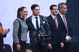 Donovan Carrillo y otros deportistas reciben el Premio Nacional de los Deportes