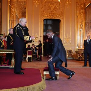 David Beckham es nombrado caballero por el rey Carlos III