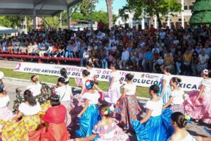 Chetumal celebra el desfile de la Revolución Mexicana con más de 9 mil personas 