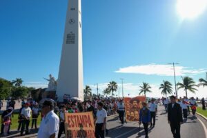 Chetumal celebra el desfile de la Revolución Mexicana con más de 9 mil personas 