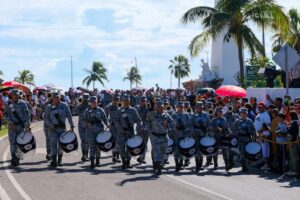 Chetumal celebra el desfile de la Revolución Mexicana con más de 9 mil personas 
