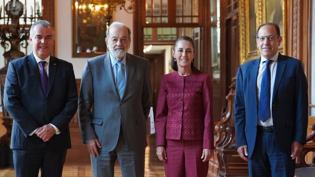 Claudia Sheinbaum y Carlos Slim se reúnen en Palacio Nacional por la economía de México 5 WhatsApp Image 2025 11 24 at 10.29.25 PM