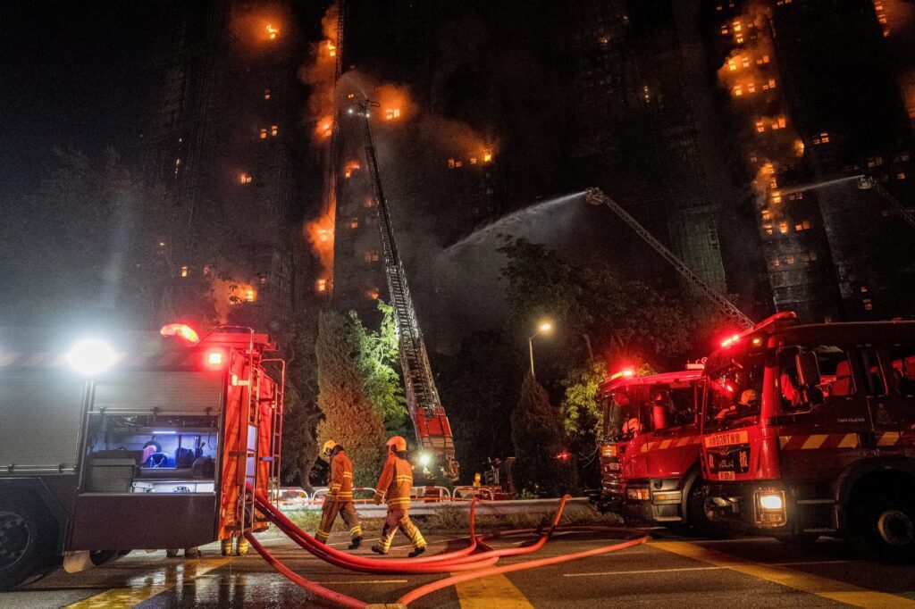 36 fallecidos, el saldo de tragedia por incendio en Hong Kong