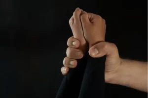 Hombre contagia de VIH a sus tres hijastros 