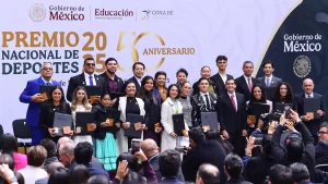 Donovan Carrillo y otros deportistas reciben el Premio Nacional de los Deportes