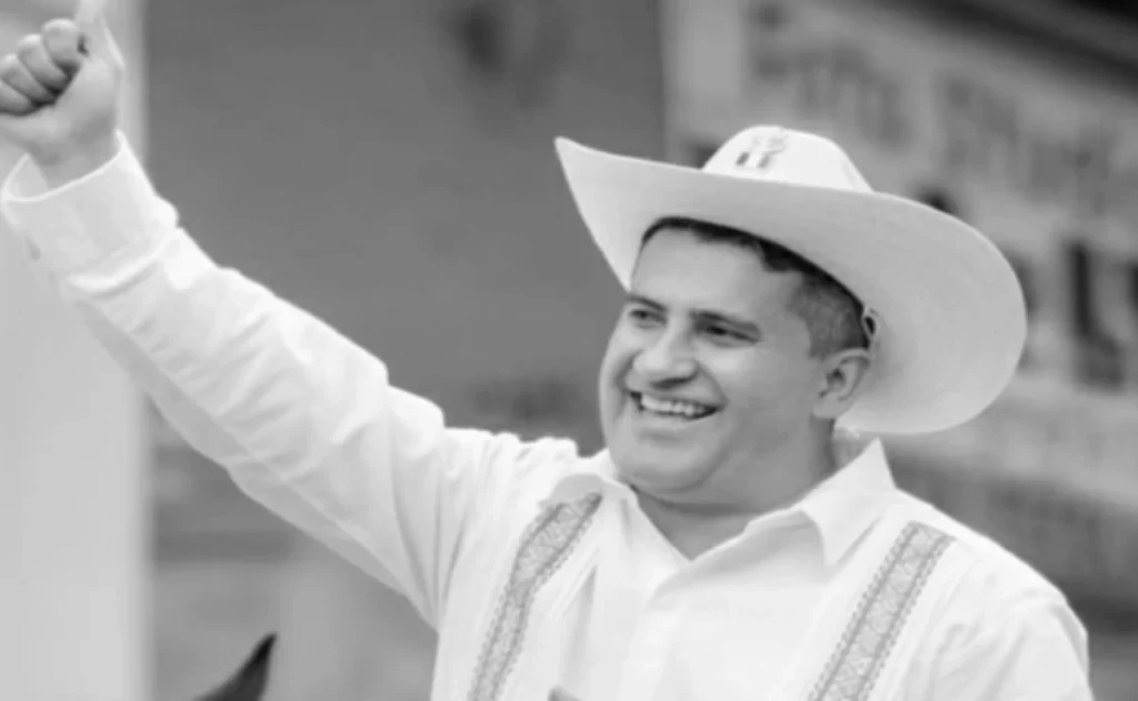 Fiscalía de Michoacán identifica al menor de edad implicado en el asesinato del alcalde de Uruapan, Carlos Manzo 1 Fiscalía de Michoacán identifica al menor de edad implicado en el asesinato del alcalde de Uruapan, Carlos Manzo