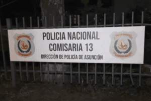“¡Que paguen!”: madres entregan a sus hijos ladrones a la policía 