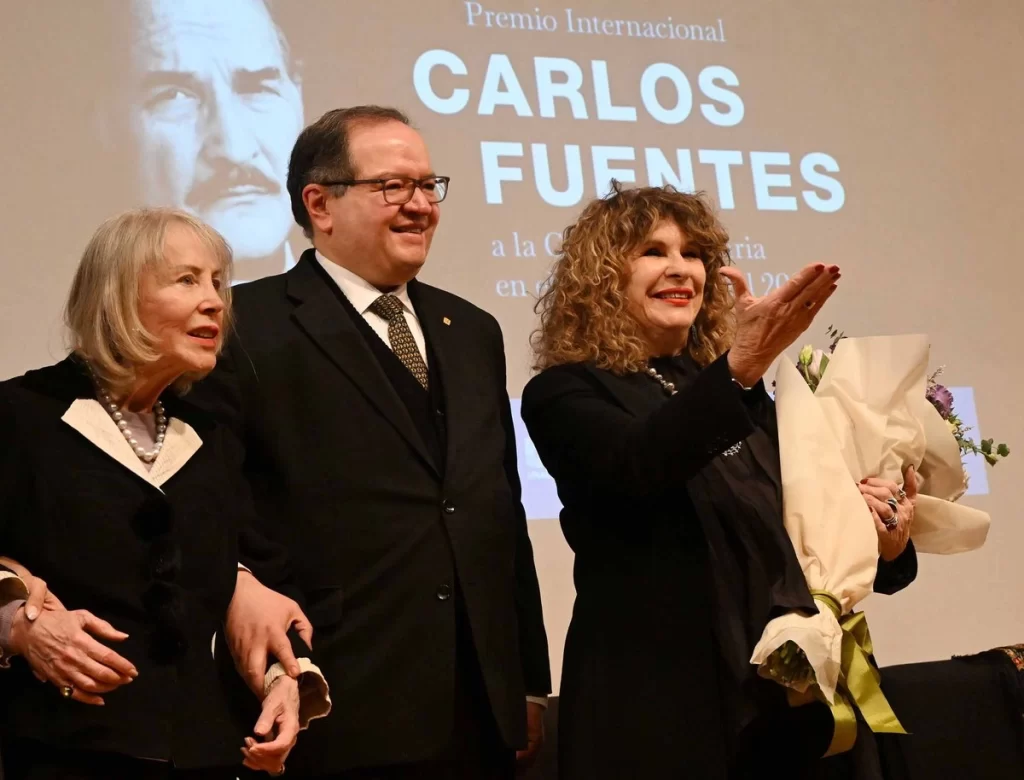 Recibe Gioconda Belli Premio Internacional Carlos Fuentes a la Creación Literaria 2025