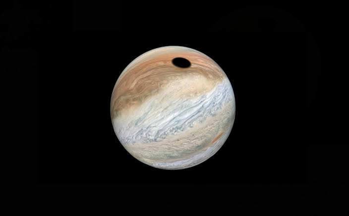 Dos misteriosas manchas negras aparecen en Júpiter: la NASA explica qué causó el fenómeno astronómico