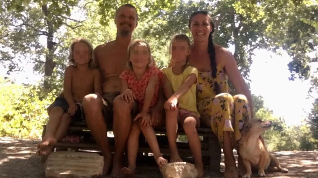 Italia separa a tres niños de sus padres por vivir aislados en un bosque: esto se sabe del caso 1 Italia separa a tres niños de sus padres por vivir aislados en un bosque: esto se sabe del caso