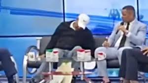 Muere presentador en vivo durante entrevista de TV 